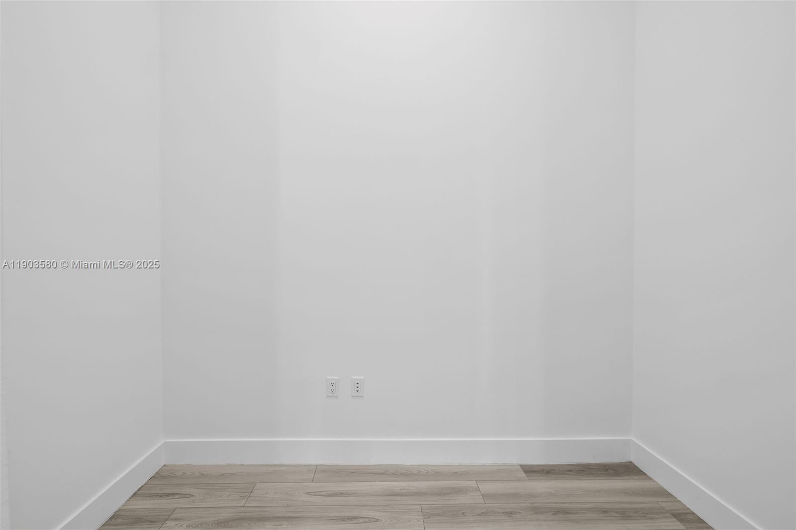 101 Diplomat Pkwy #PH05 Hallandale Beach, FL 33009