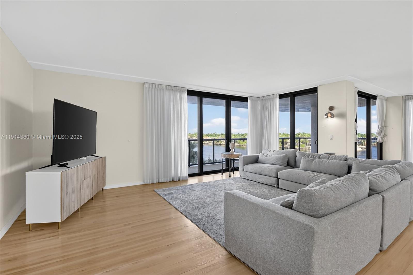 19667 Turnberry Way #5J Aventura, FL 33180