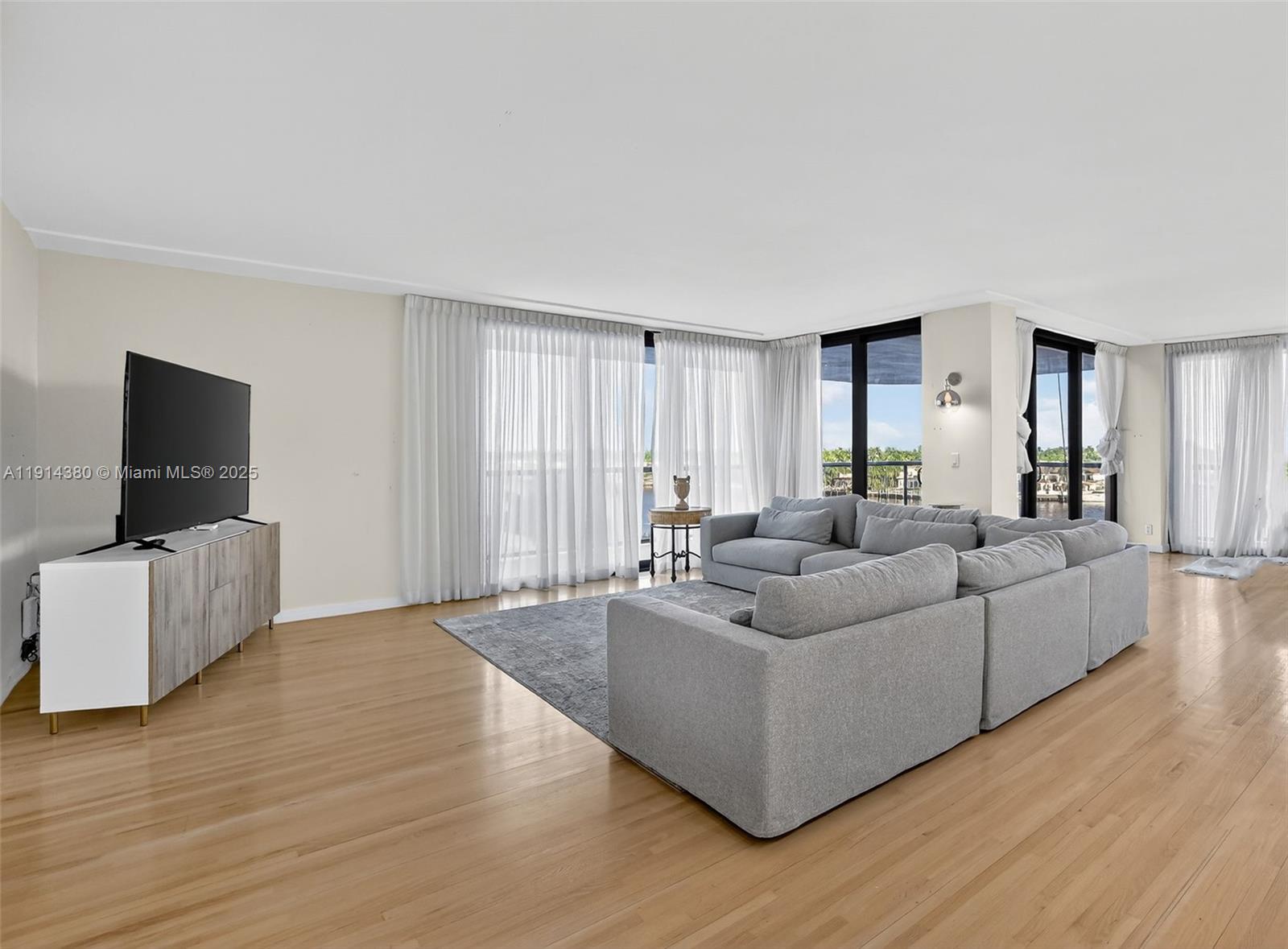 19667 Turnberry Way #5J Aventura, FL 33180