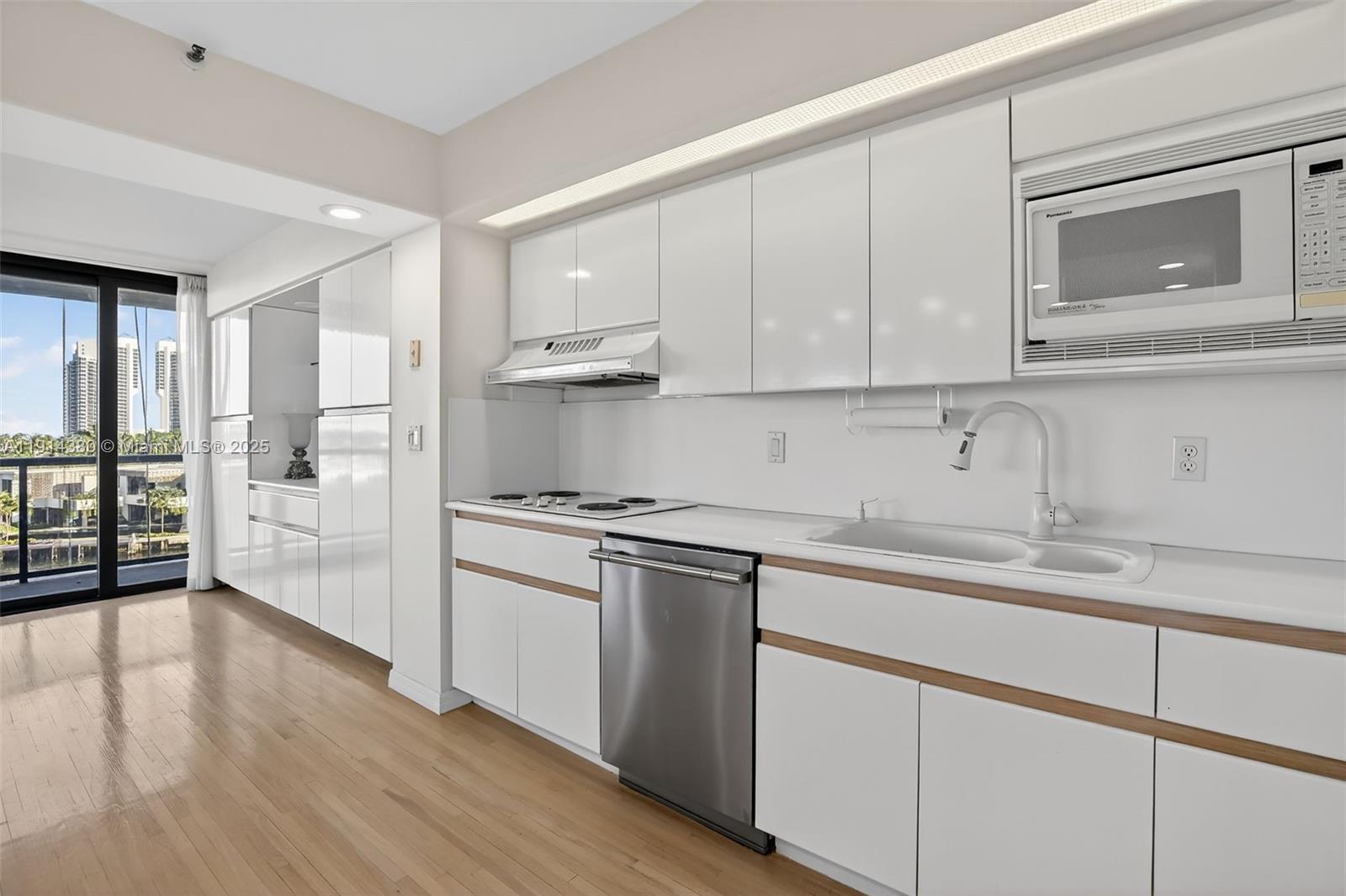 19667 Turnberry Way #5J Aventura, FL 33180