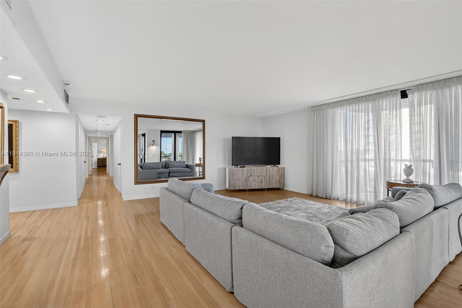 19667 Turnberry Way #5J Aventura, FL 33180