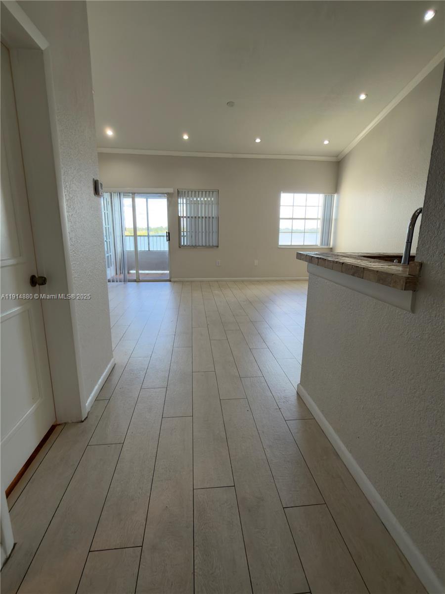 2831 N Oakland Frst Dr #304