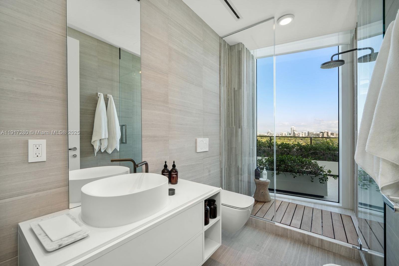 4701 N Meridian Ave #UPH21 Miami Beach, FL 33140