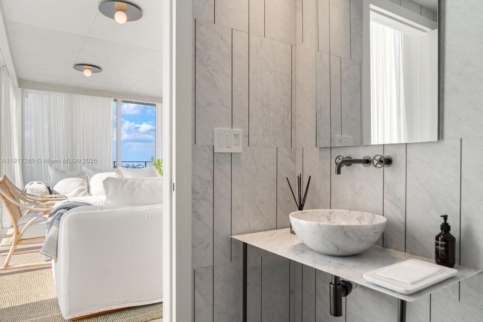 4701 N Meridian Ave #UPH21 Miami Beach, FL 33140