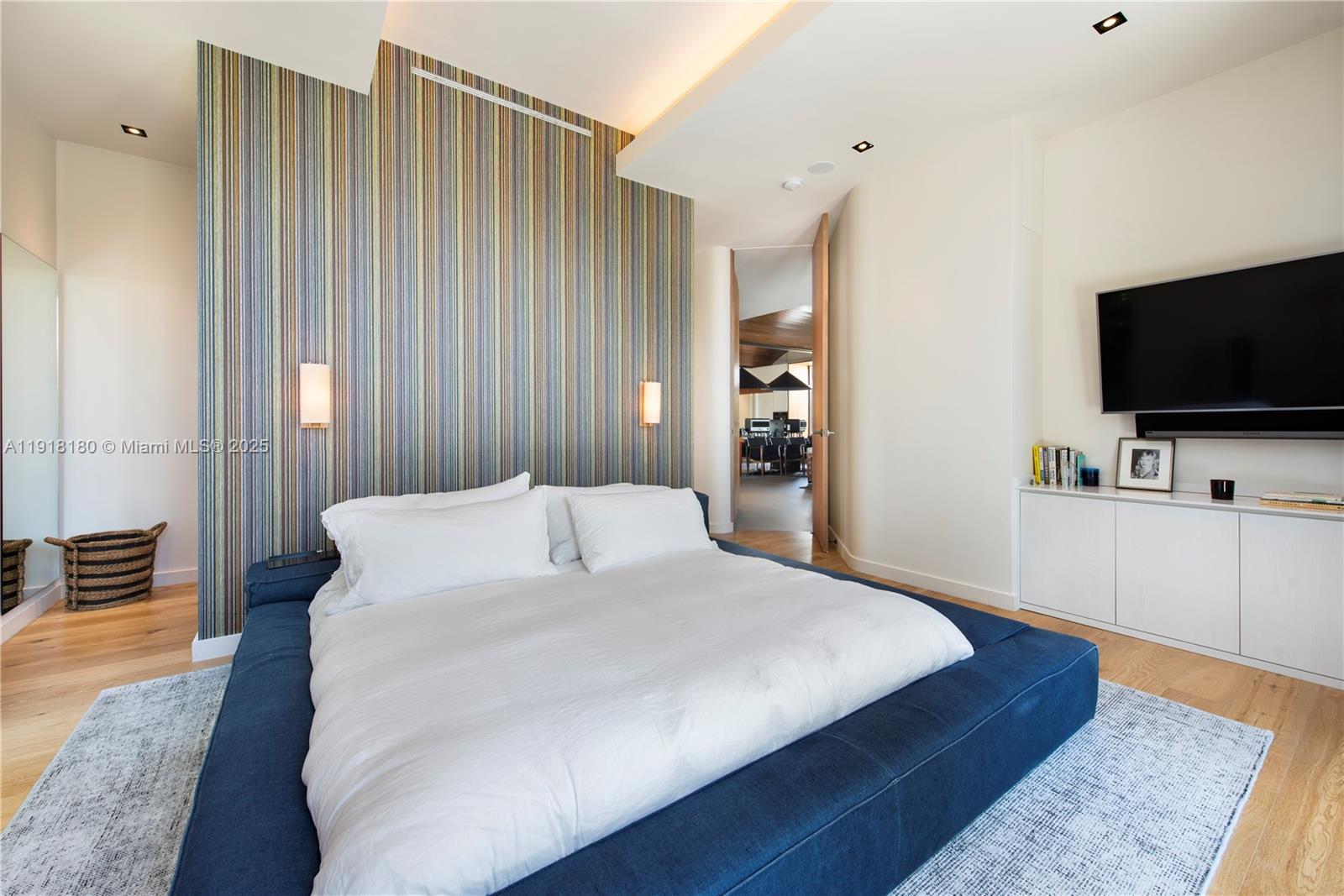 8055 Noremac Ave Miami Beach, FL 33141