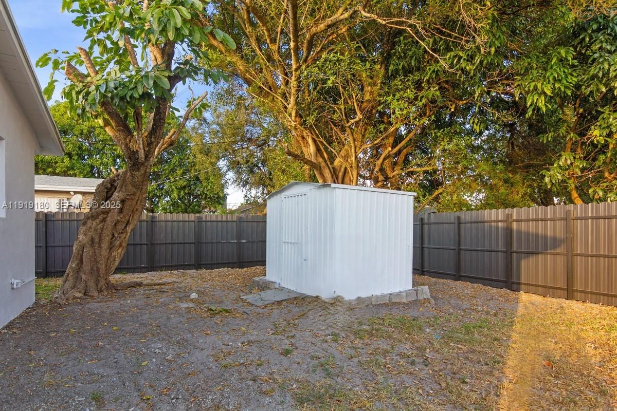 5521 NW 10th Ave Miami, FL 33127