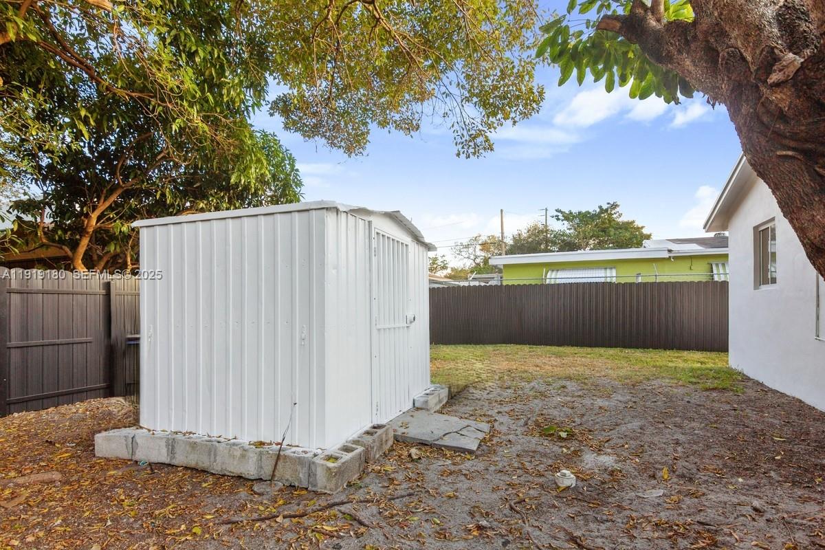 5521 NW 10th Ave Miami, FL 33127