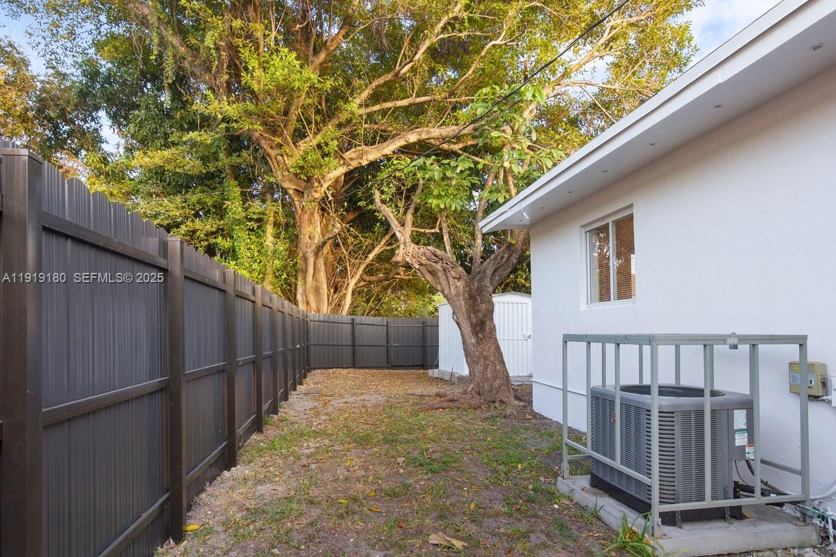 5521 NW 10th Ave Miami, FL 33127