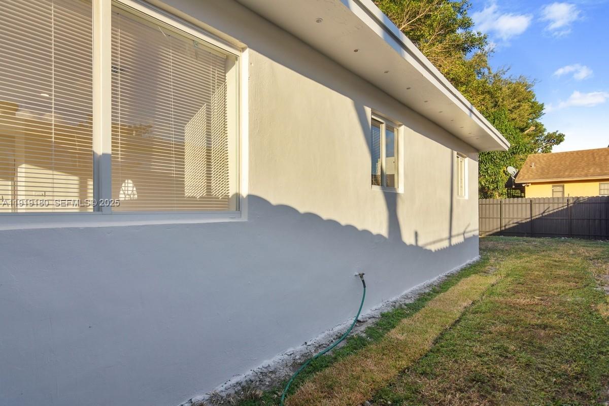 5521 NW 10th Ave Miami, FL 33127