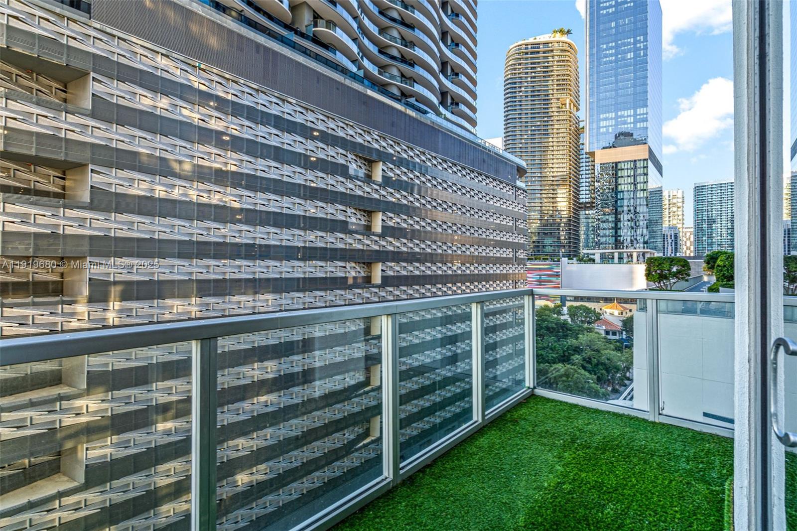 1050 Brickell Ave #1006 Miami, FL 33131