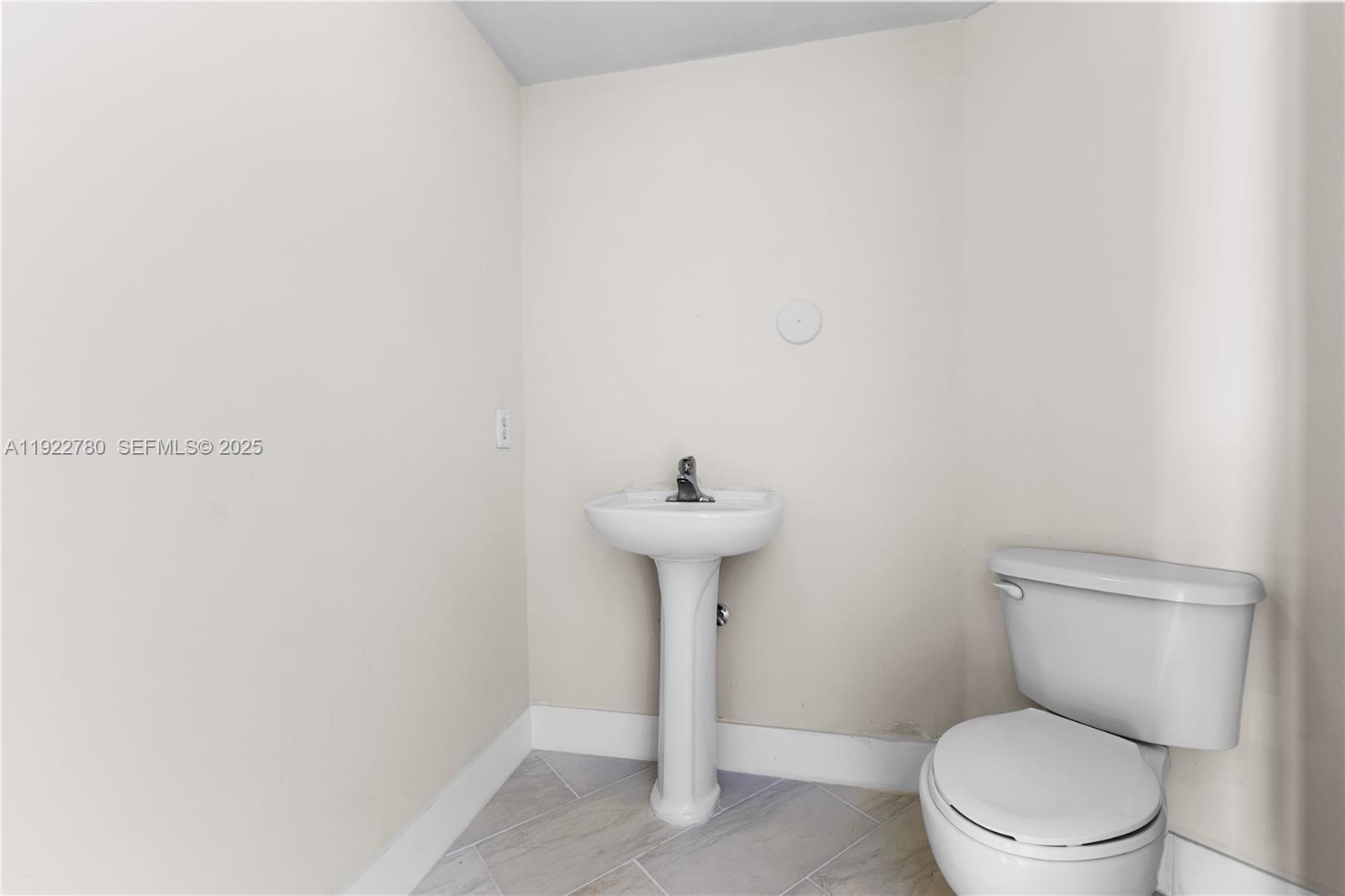 1881 79th St Cswy #807 North Bay Village, FL 33141