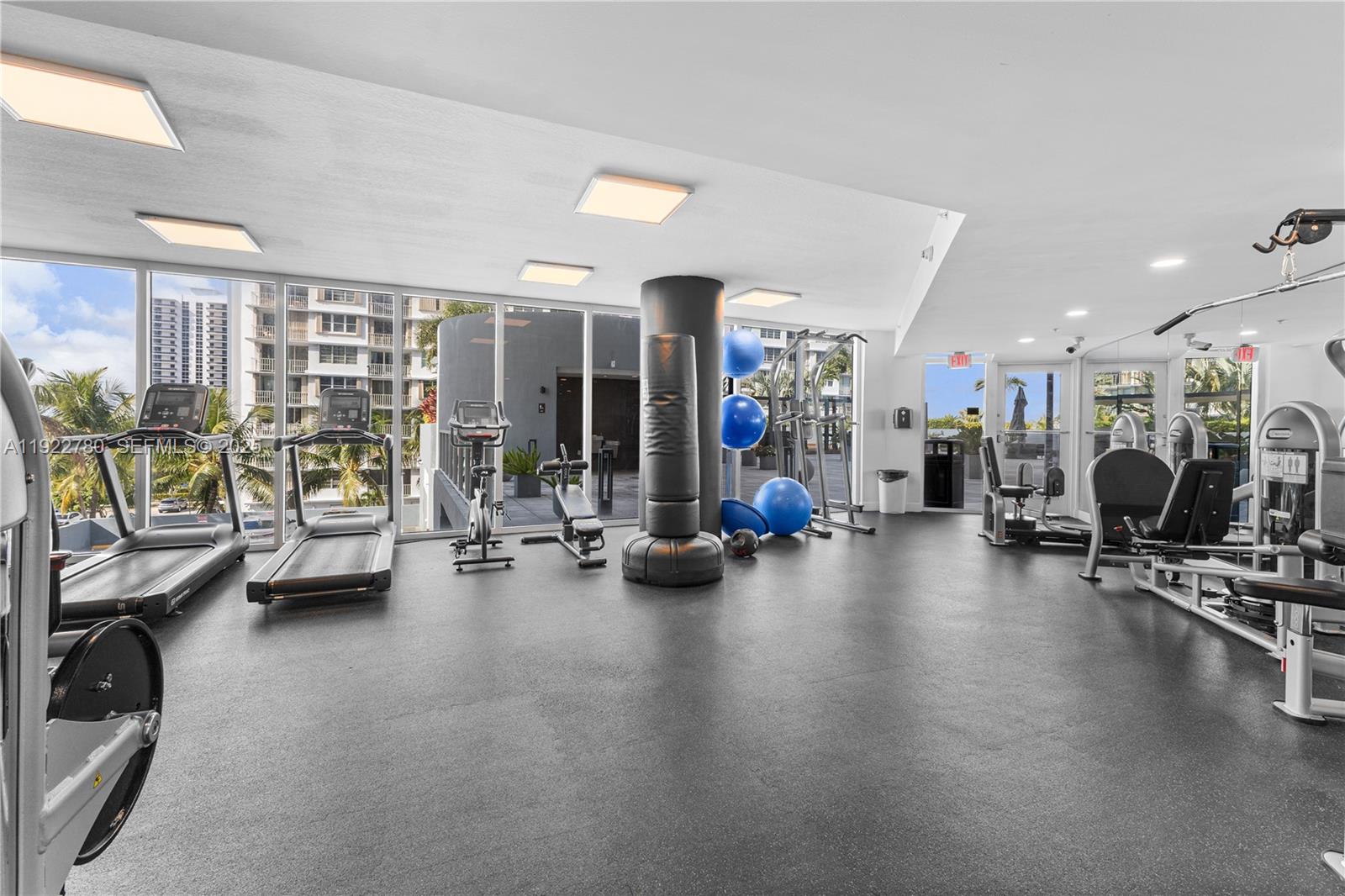 1881 79th St Cswy #807 North Bay Village, FL 33141