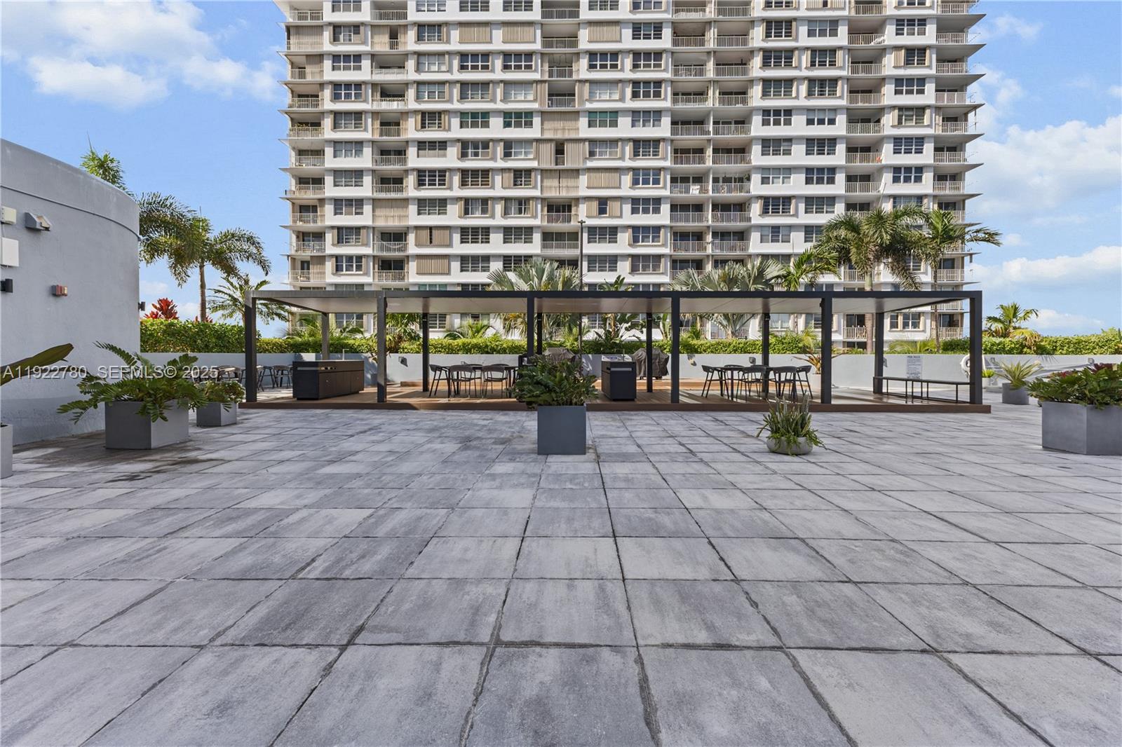 1881 79th St Cswy #807 North Bay Village, FL 33141