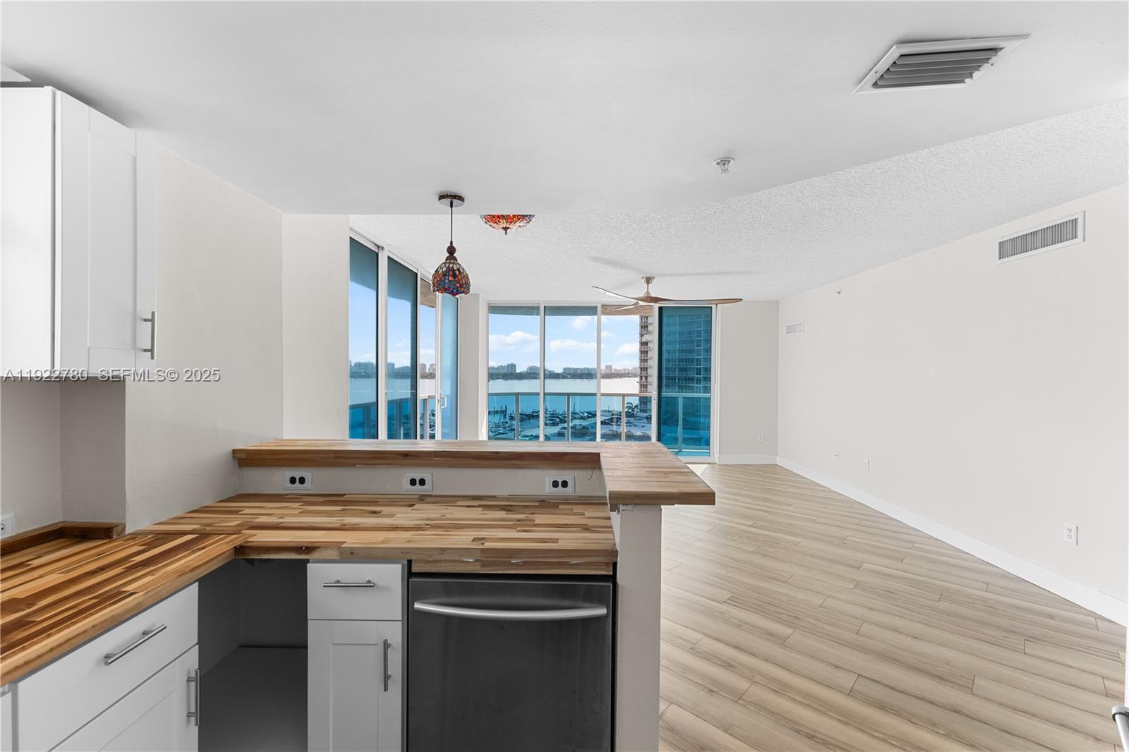 1881 79th St Cswy #807 North Bay Village, FL 33141