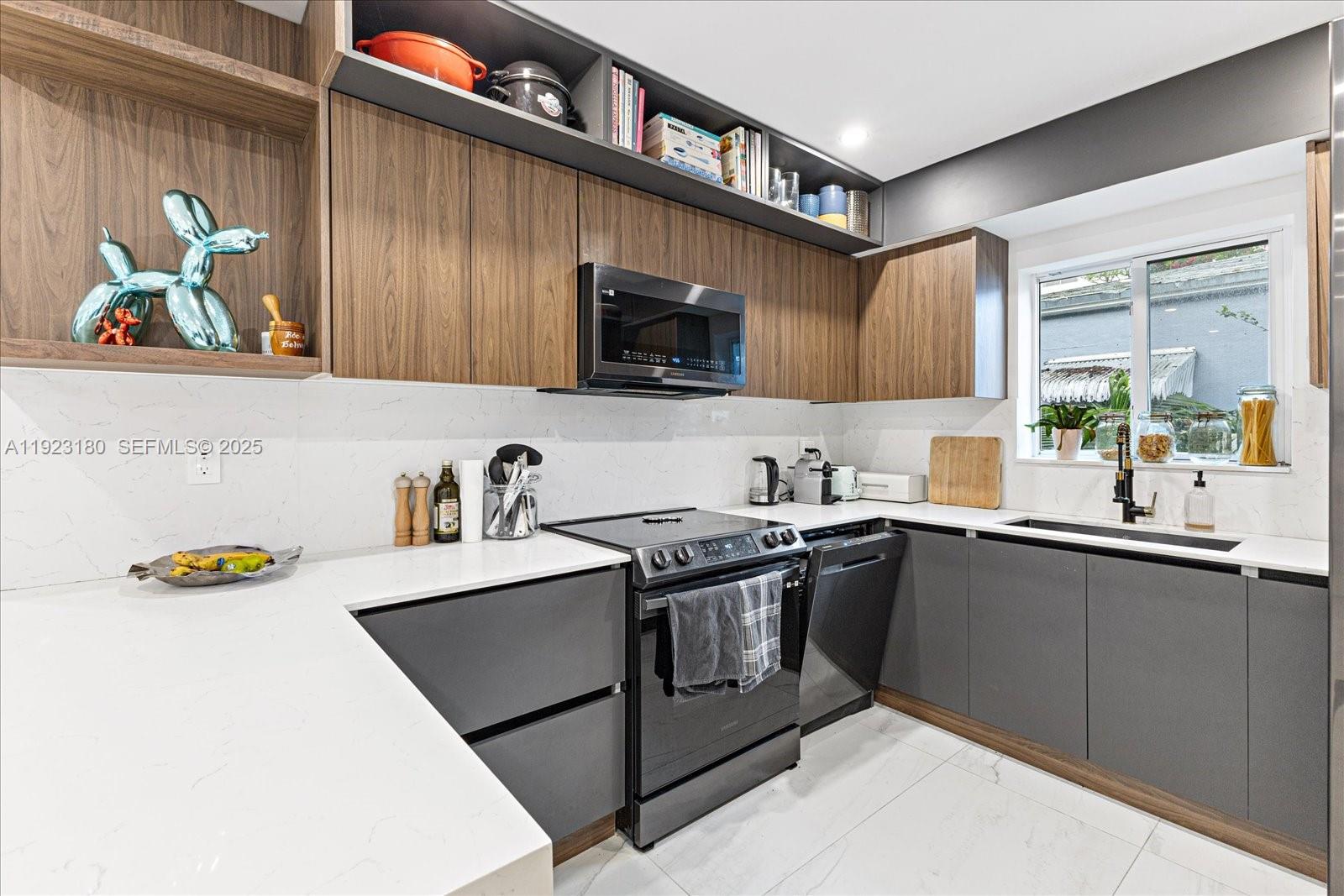 228 SW 25th Rd Miami, FL 33129