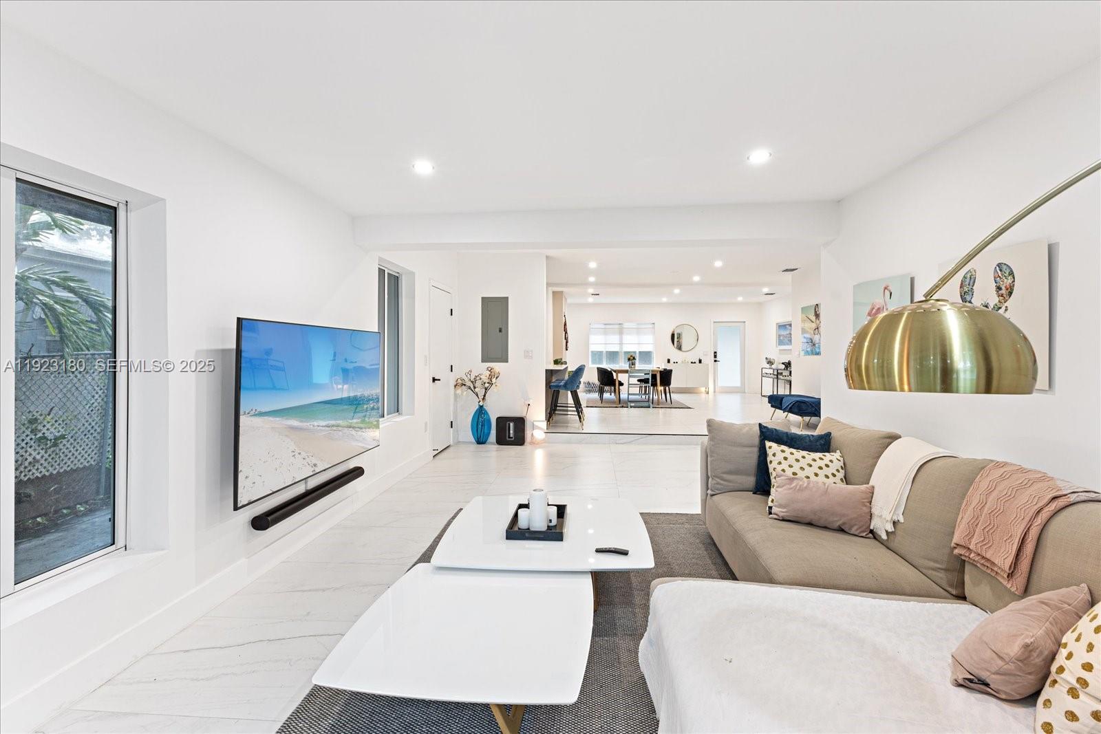 228 SW 25th Rd Miami, FL 33129