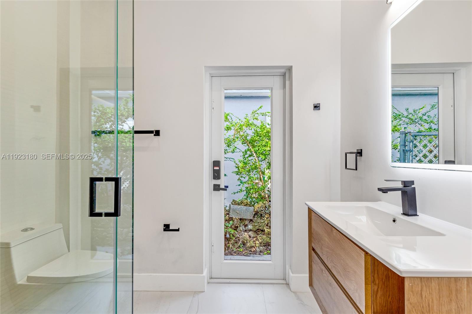 228 SW 25th Rd Miami, FL 33129