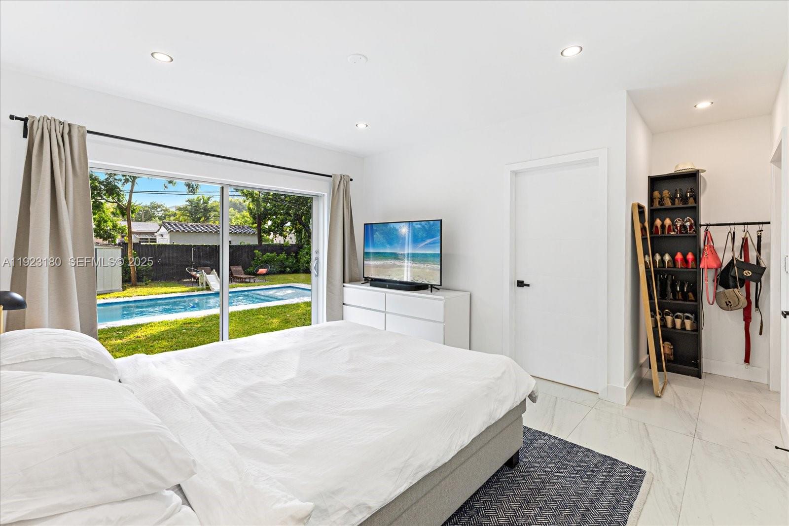 228 SW 25th Rd Miami, FL 33129