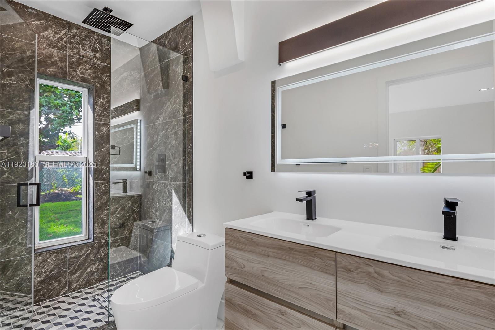 228 SW 25th Rd Miami, FL 33129