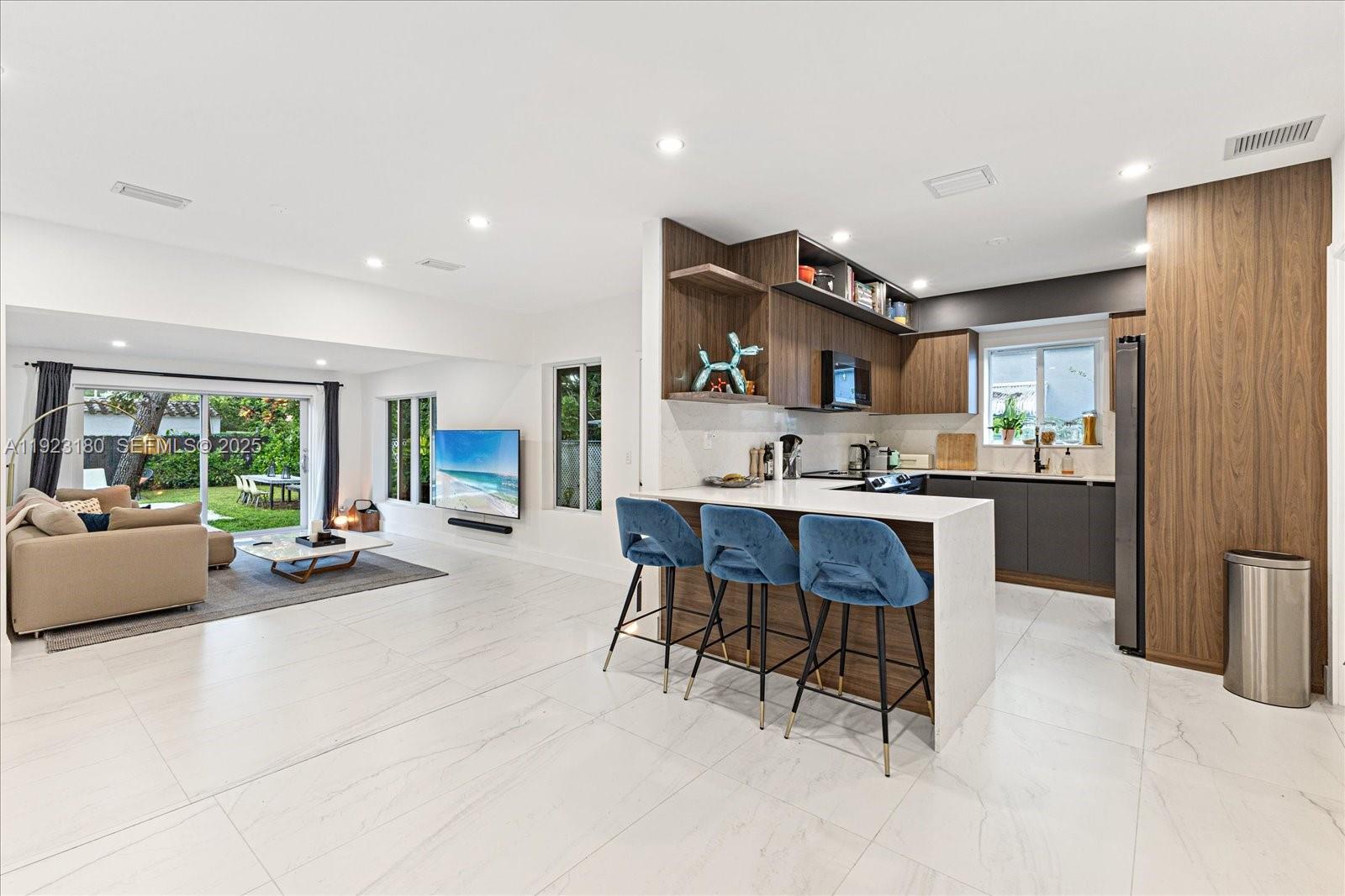 228 SW 25th Rd Miami, FL 33129