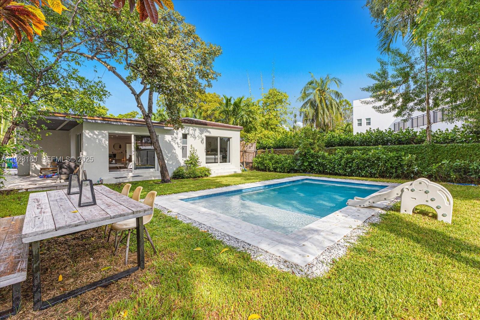 228 SW 25th Rd Miami, FL 33129