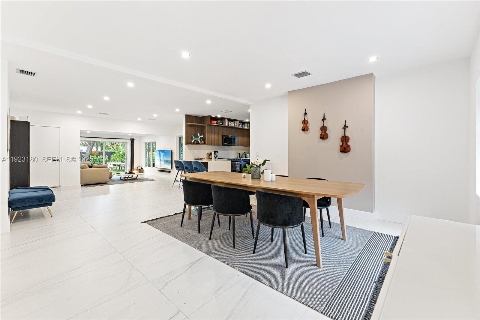 228 SW 25th Rd Miami, FL 33129