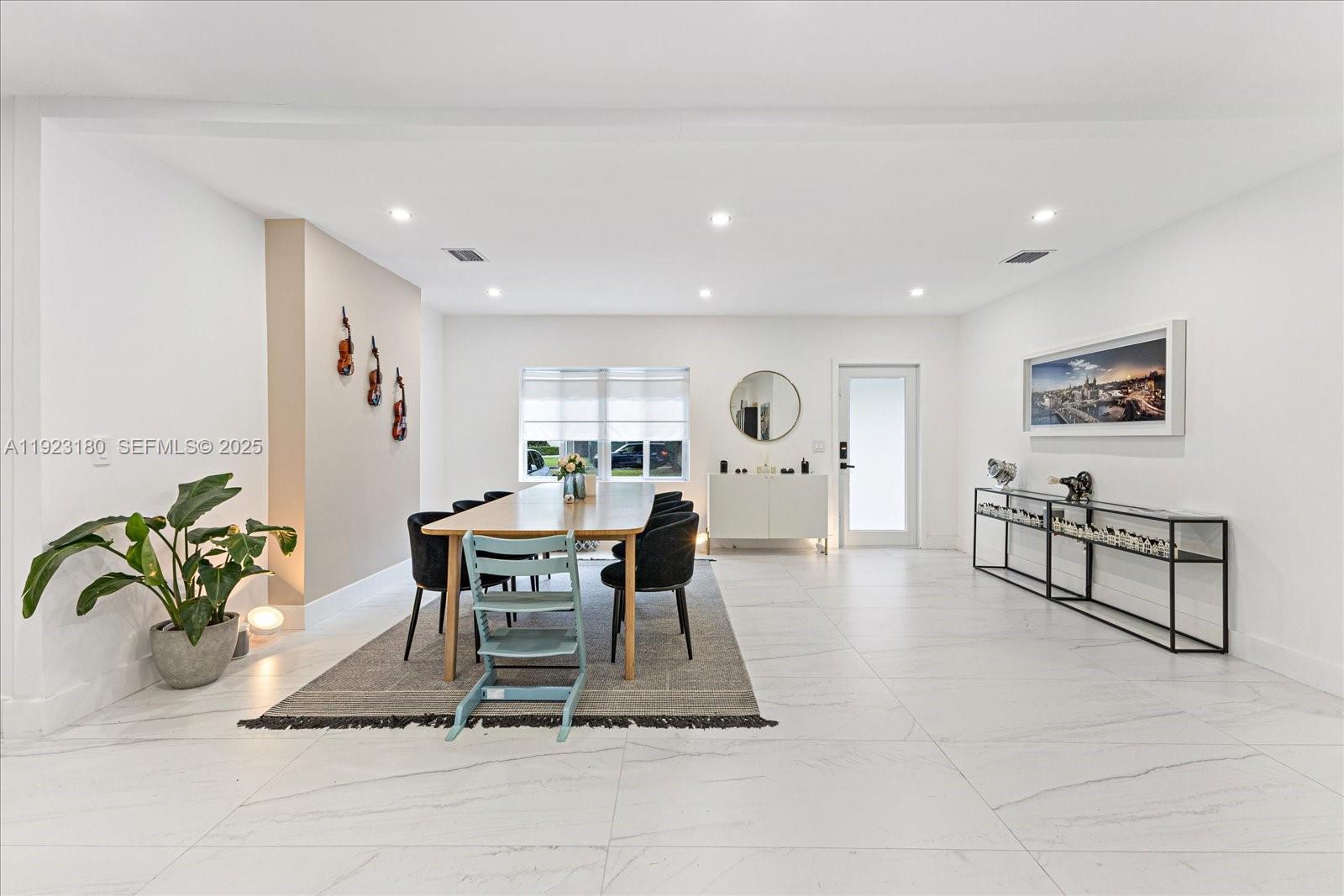 228 SW 25th Rd Miami, FL 33129