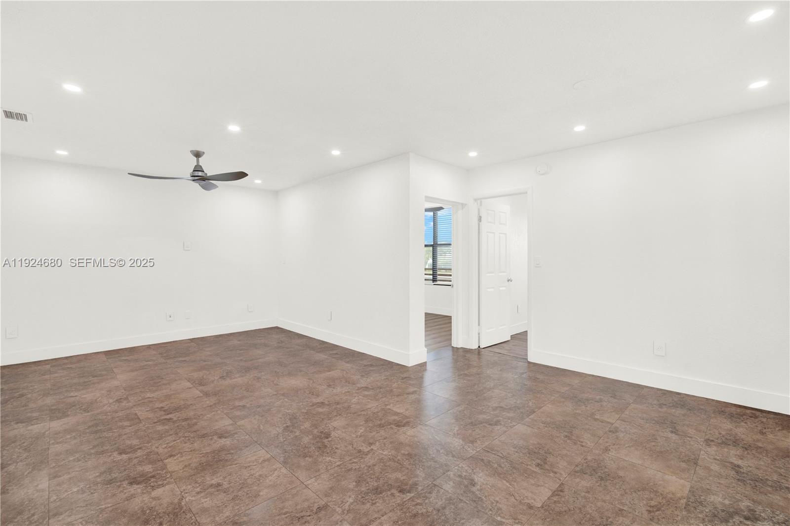 1236 N Hiatus Rd #1236 Pembroke Pines, FL 33026