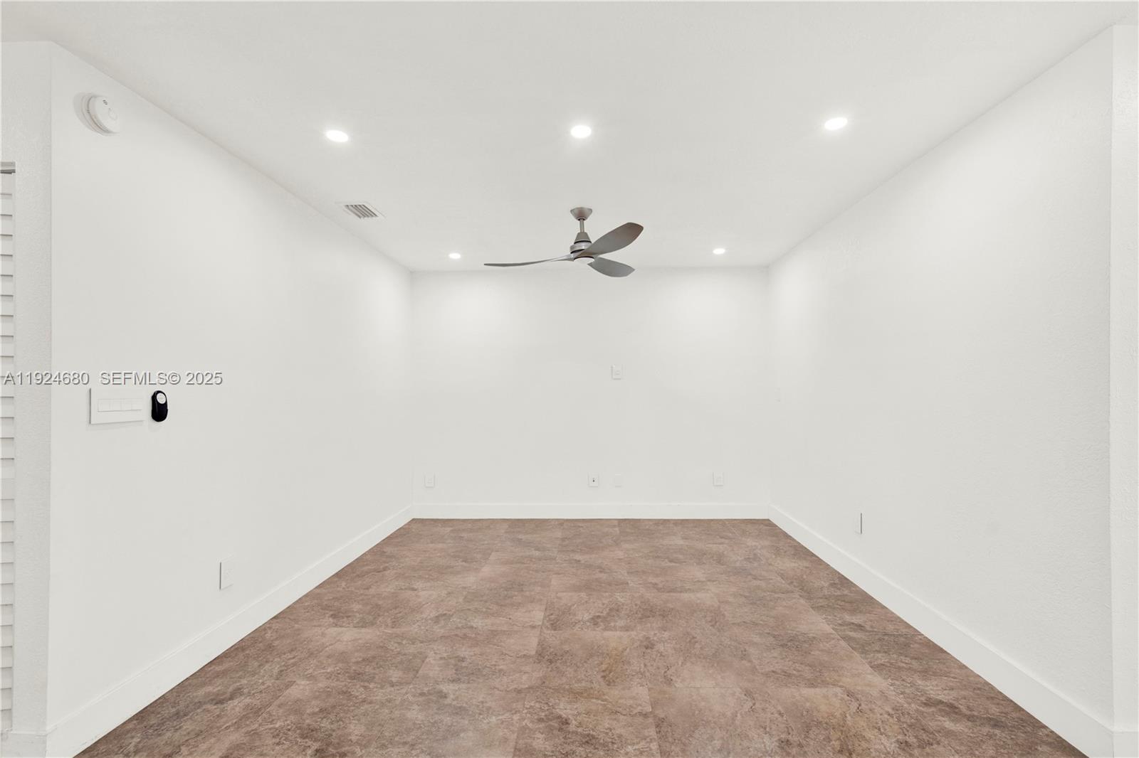 1236 N Hiatus Rd #1236 Pembroke Pines, FL 33026