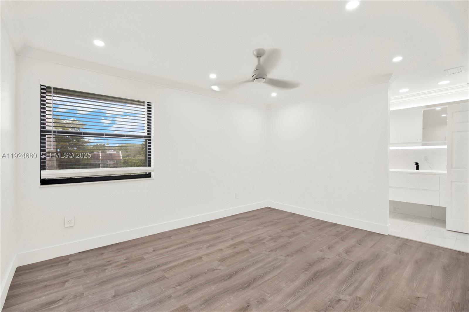 1236 N Hiatus Rd #1236 Pembroke Pines, FL 33026