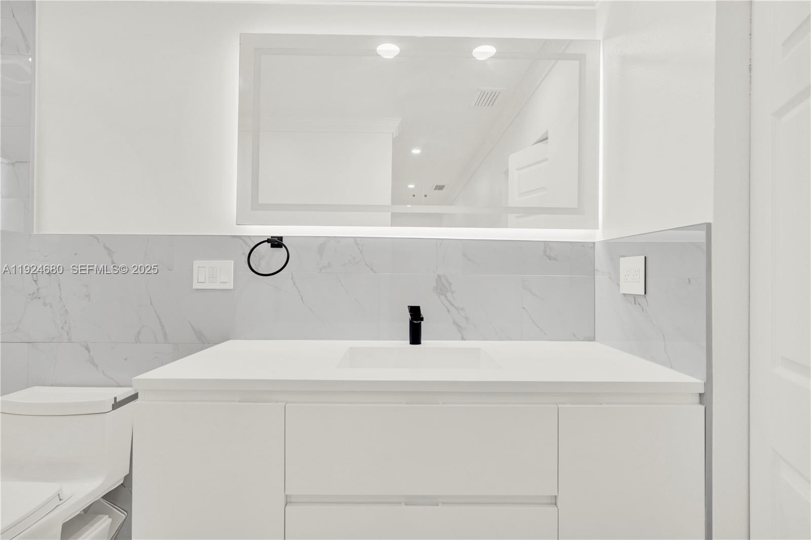 1236 N Hiatus Rd #1236 Pembroke Pines, FL 33026