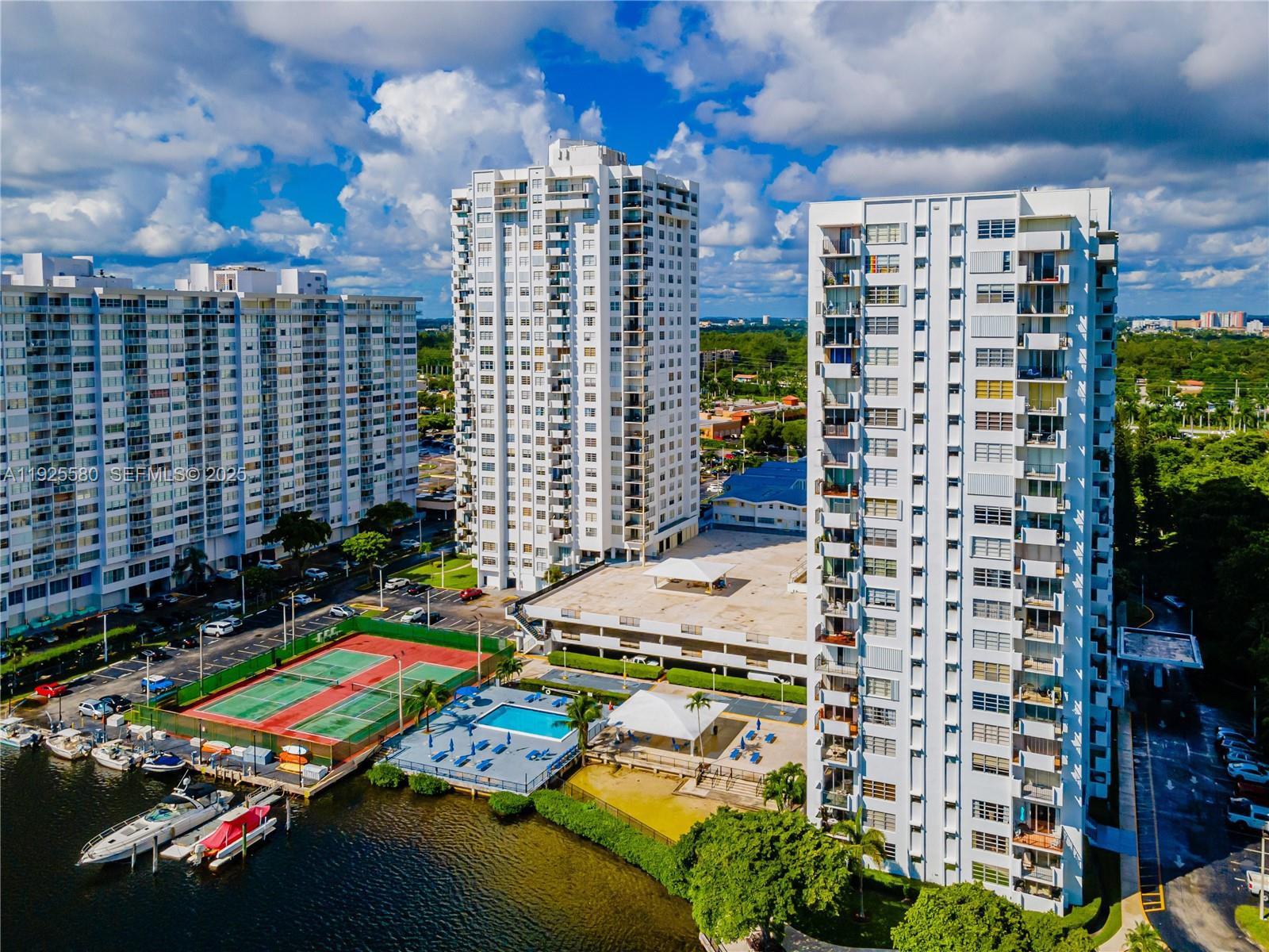 2780 NE 183rd St #901 Aventura, FL 33160