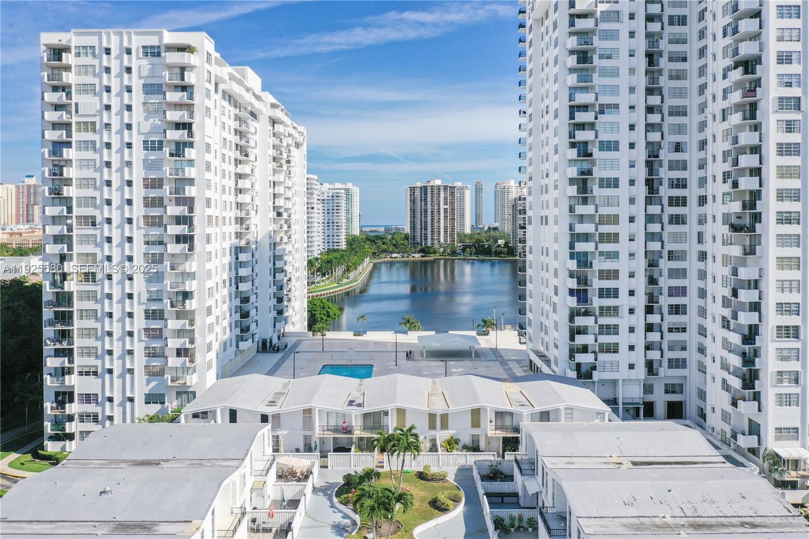 2780 NE 183rd St #901 Aventura, FL 33160