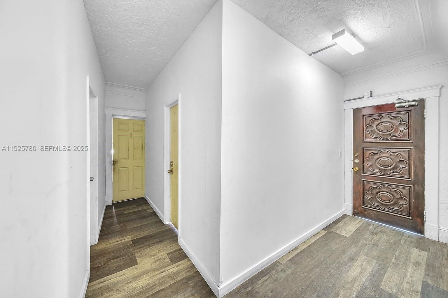 1725 NW 19th St Miami, FL 33125