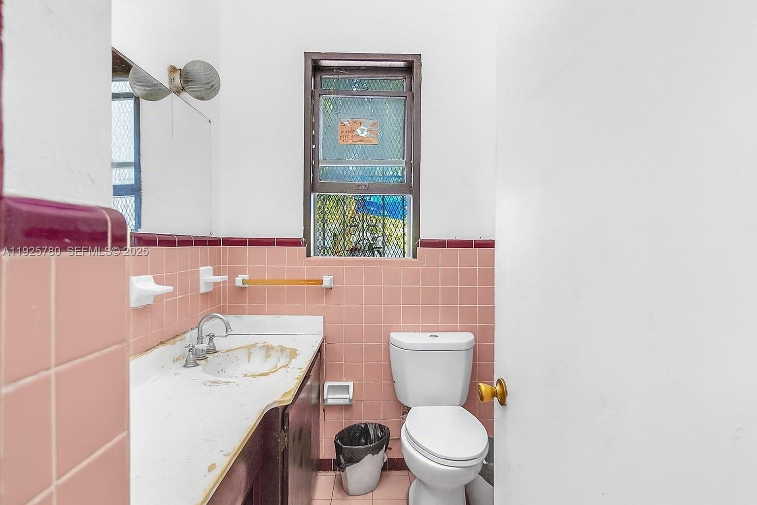 1725 NW 19th St Miami, FL 33125