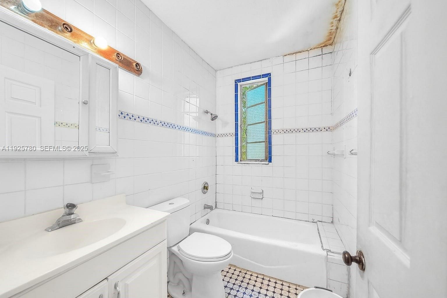 1725 NW 19th St Miami, FL 33125