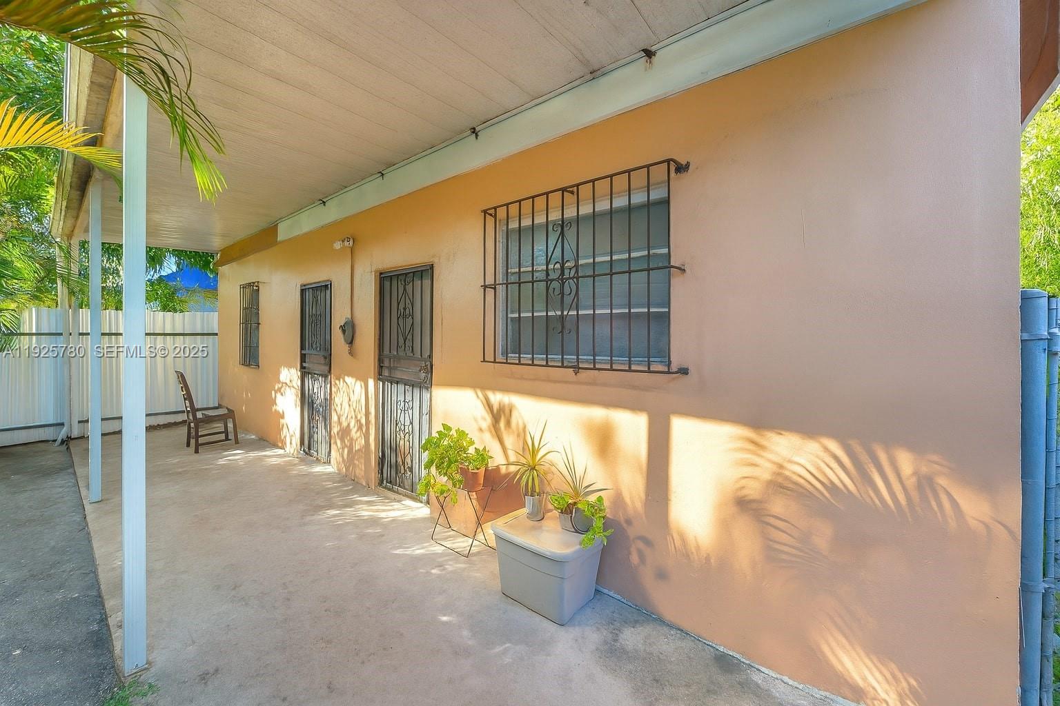 1725 NW 19th St Miami, FL 33125