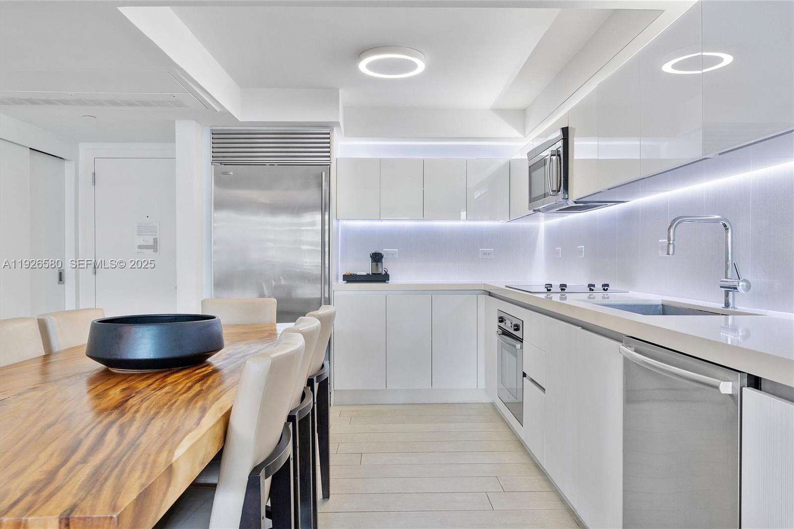 102 24th St #1413 Miami Beach, FL 33139