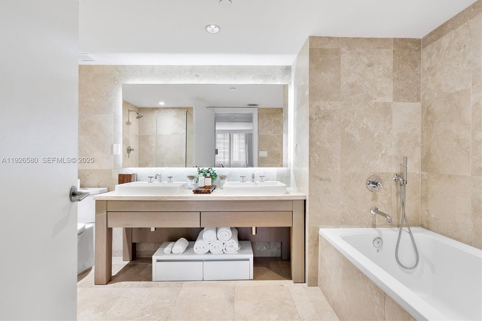 102 24th St #1413 Miami Beach, FL 33139