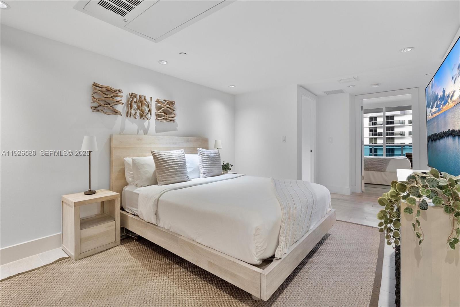 102 24th St #1413 Miami Beach, FL 33139