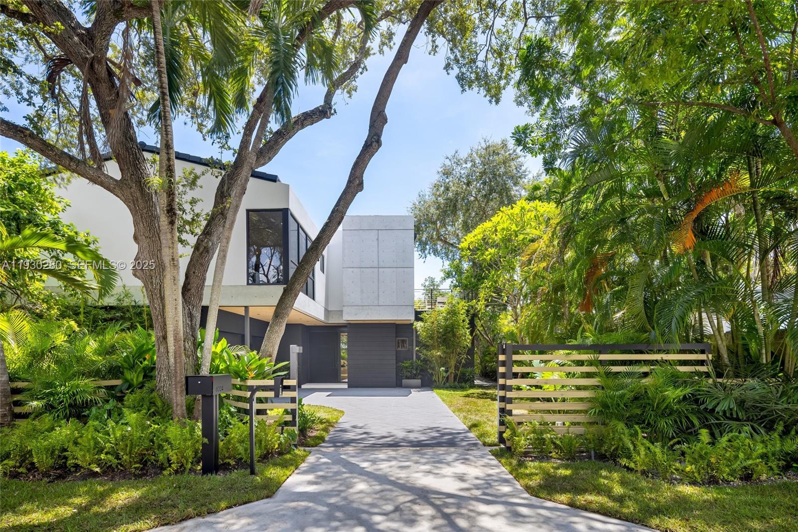 4024 Bonita Ave Miami, FL 33133