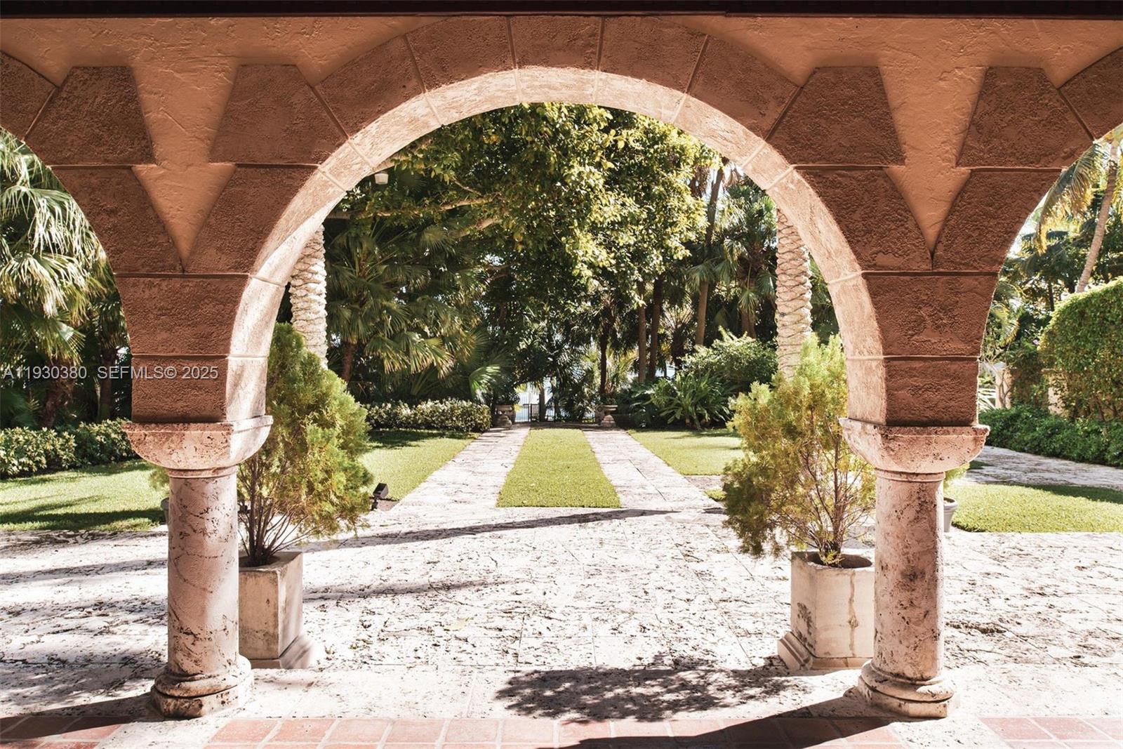 1643 Brickell Ave #PH 4901 + Dock Miami, FL 33129