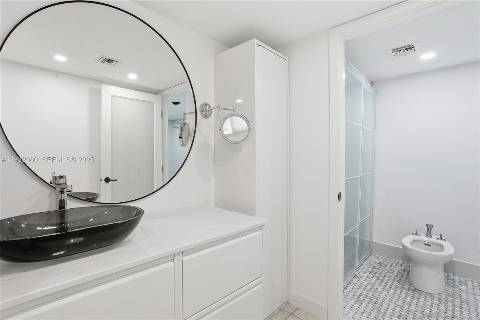 101 Ocean Ln Dr #108 Key Biscayne, FL 33149