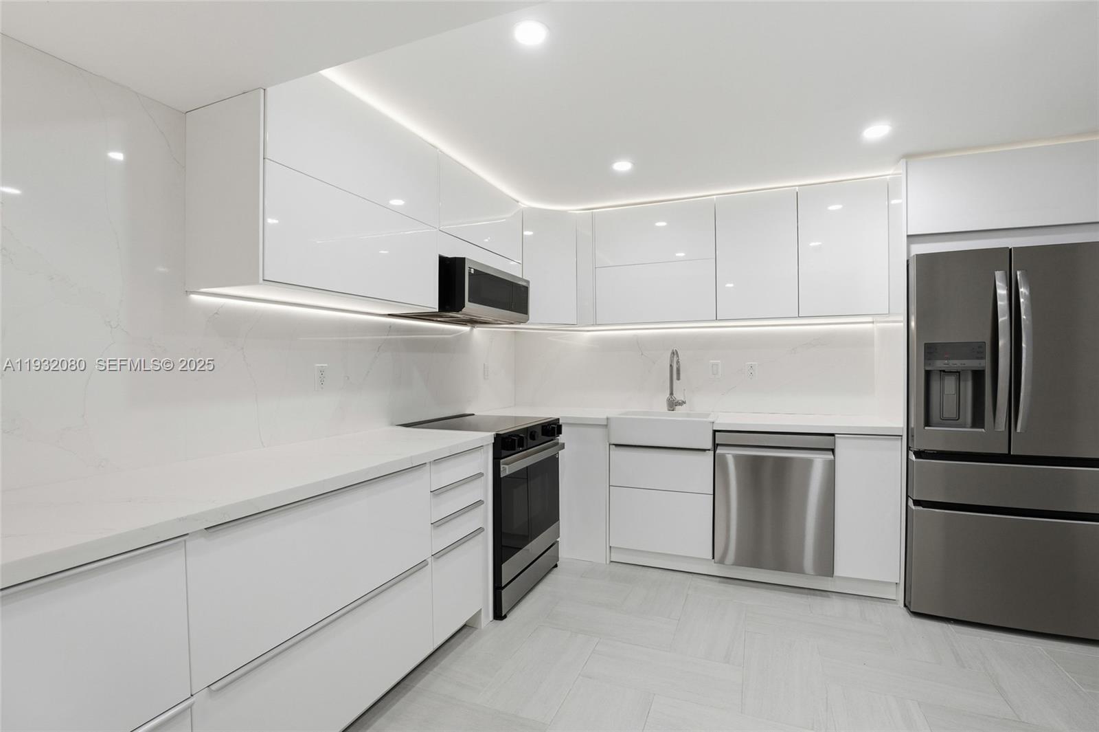 101 Ocean Ln Dr #108 Key Biscayne, FL 33149