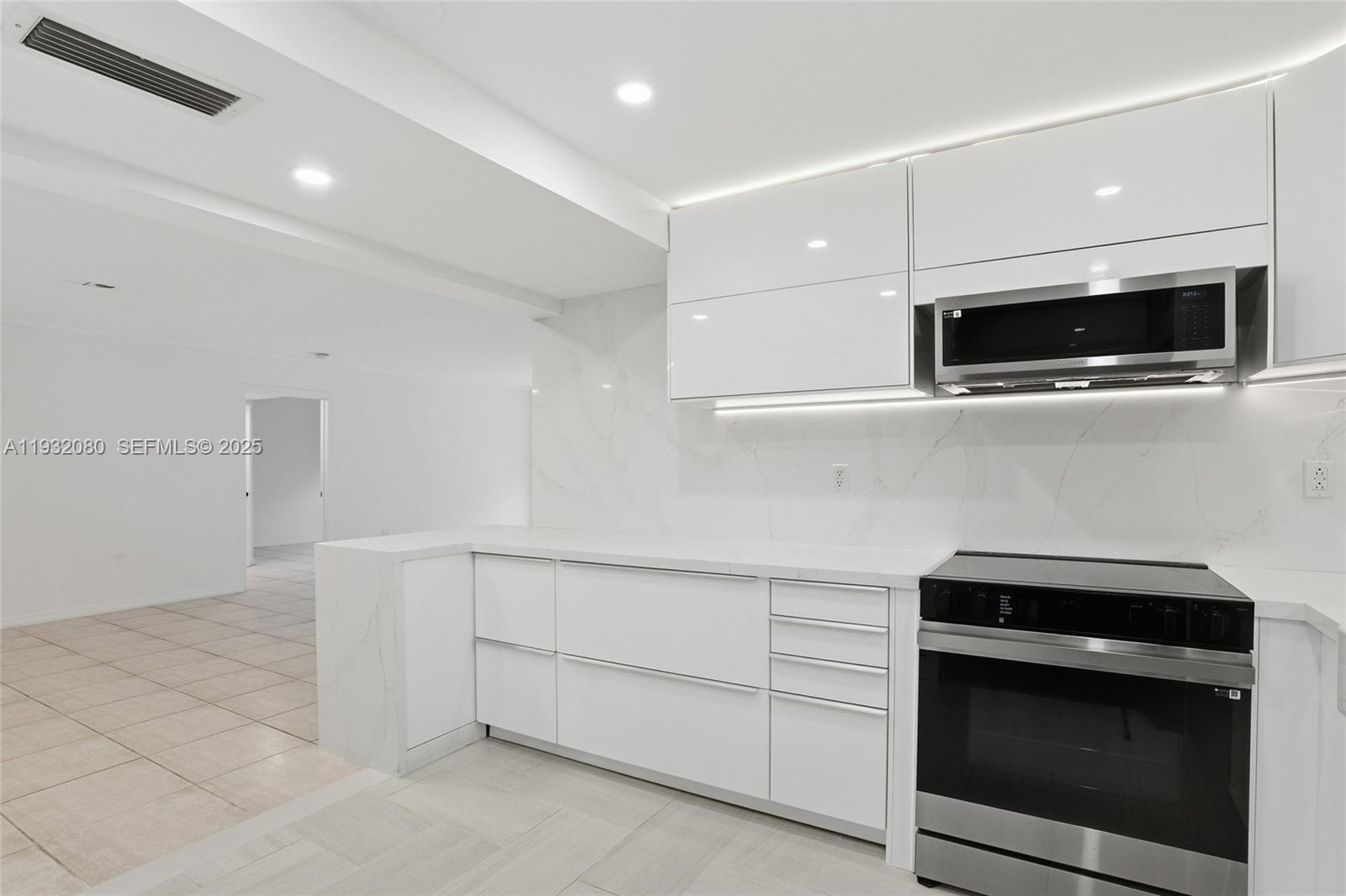 101 Ocean Ln Dr #108 Key Biscayne, FL 33149