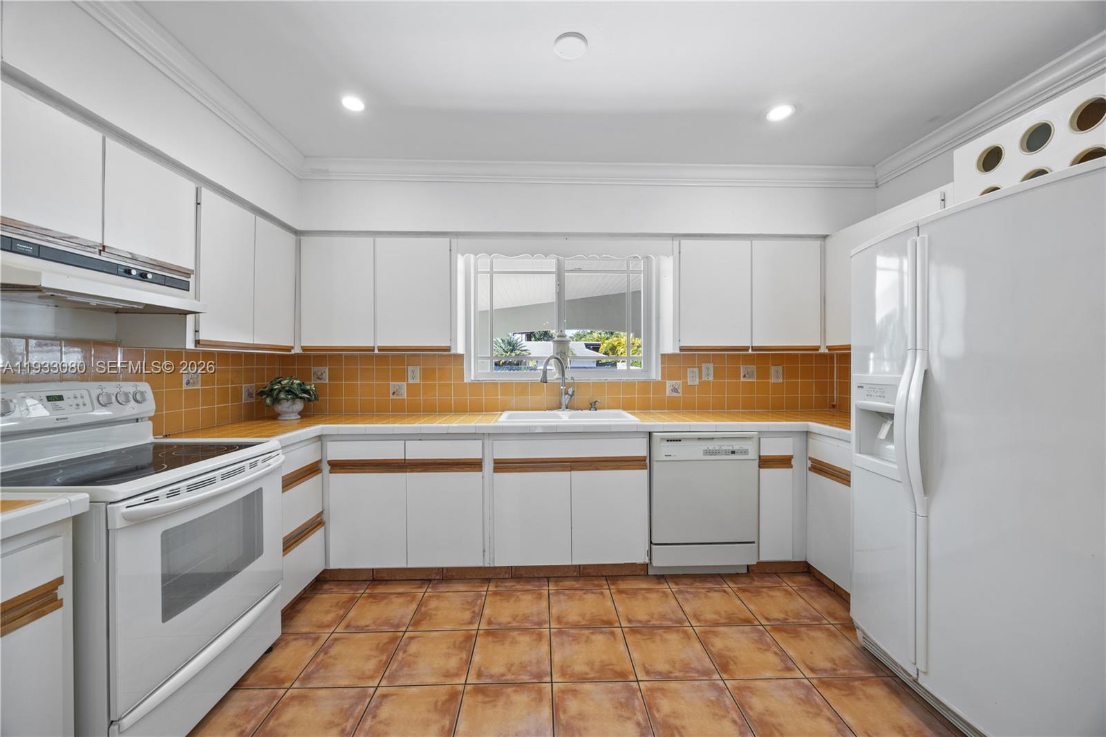 5685 SW 72nd Ave Miami, FL 33143