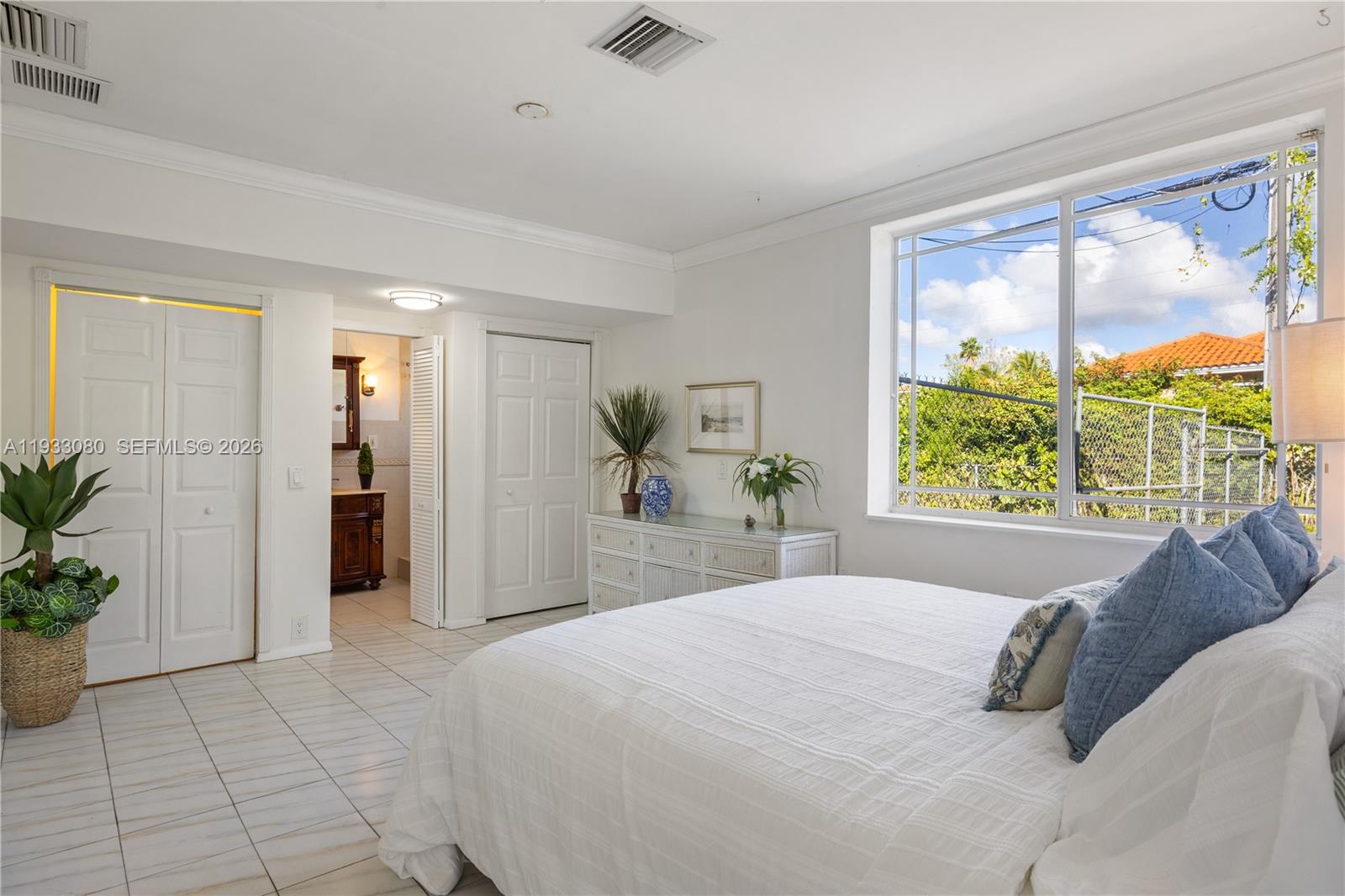 5685 SW 72nd Ave Miami, FL 33143