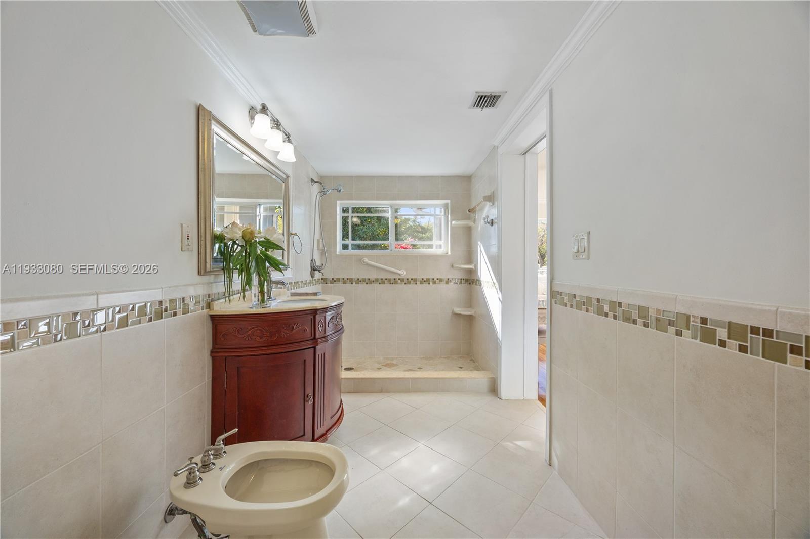 5685 SW 72nd Ave Miami, FL 33143