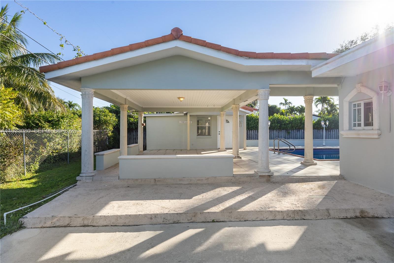 5685 SW 72nd Ave Miami, FL 33143