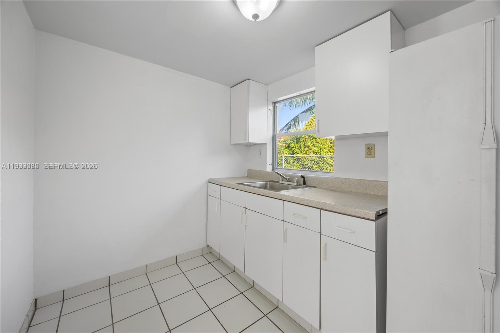 5685 SW 72nd Ave Miami, FL 33143